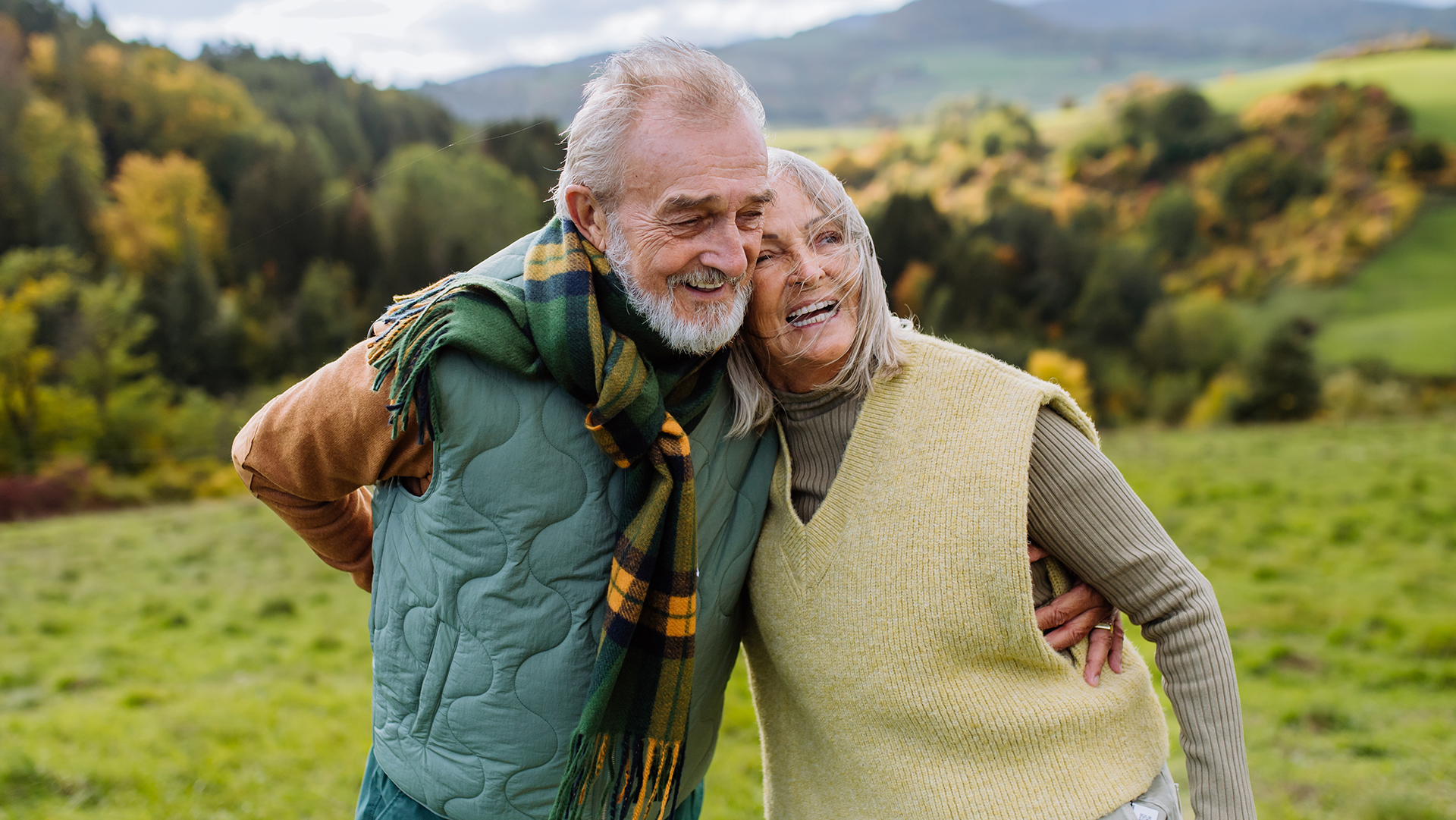 senior w podróży czy samodzielne wakacje są bezpieczne dla osób starszych