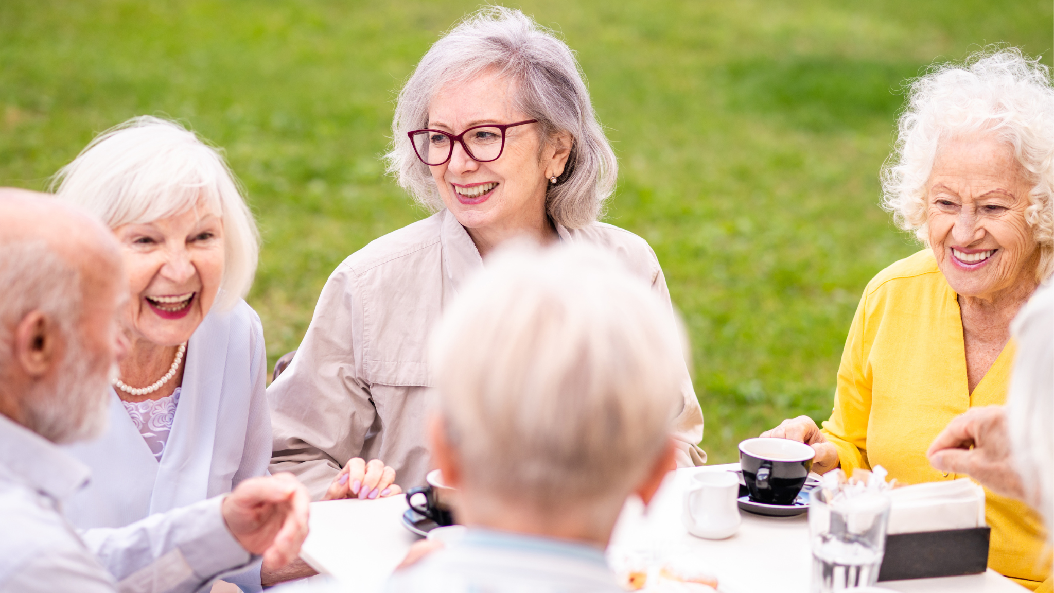Sposoby na utrzymanie aktywności społecznej osób starszych bezpieczeństwo seniorów opieka nad seniorami Bezpieczeństwo opieka pomoc kontakt z bliskimi