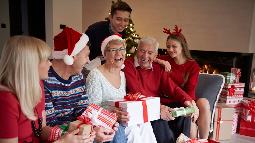 Spokojne Święta z Locon: Jak Opaska SOS dla seniora i Smartwatch GPS dla dziecka realnie łączą pokolenia?